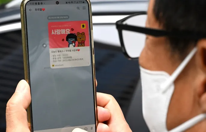 노란 수영복에 섹시한 몸매 어필하는 존예 처자