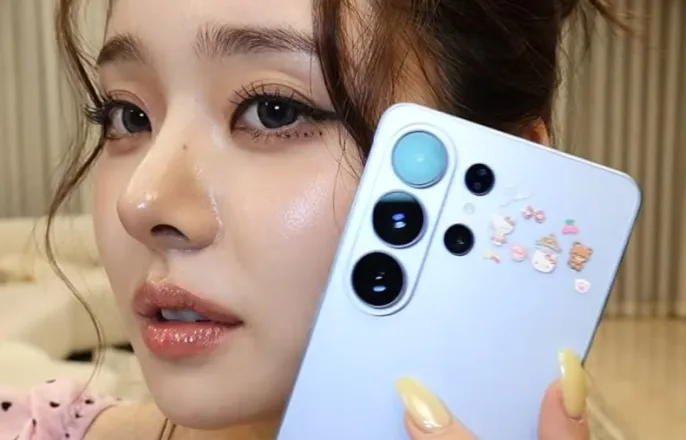 노란 수영복에 섹시한 몸매 어필하는 존예 처자