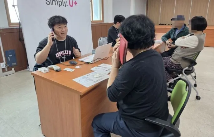 노란 수영복에 섹시한 몸매 어필하는 존예 처자