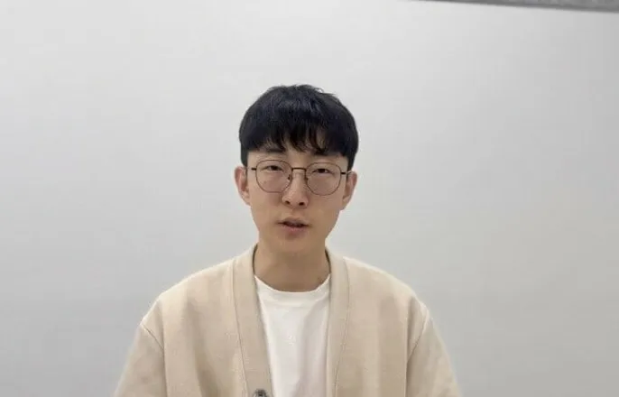 노란 수영복에 섹시한 몸매 어필하는 존예 처자