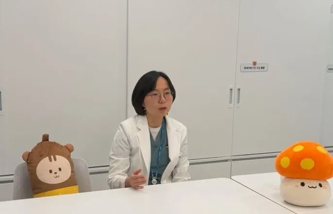 노란 수영복에 섹시한 몸매 어필하는 존예 처자