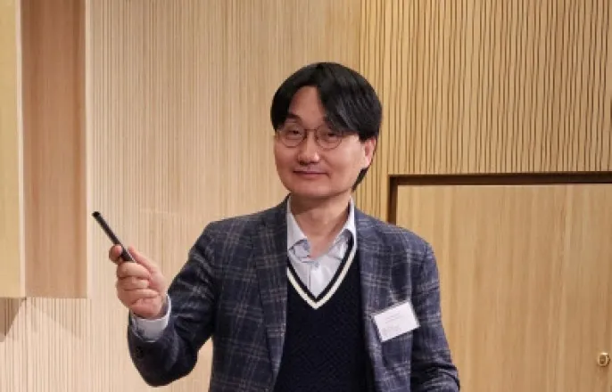 노란 수영복에 섹시한 몸매 어필하는 존예 처자