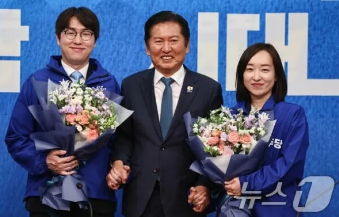 노란 수영복에 섹시한 몸매 어필하는 존예 처자