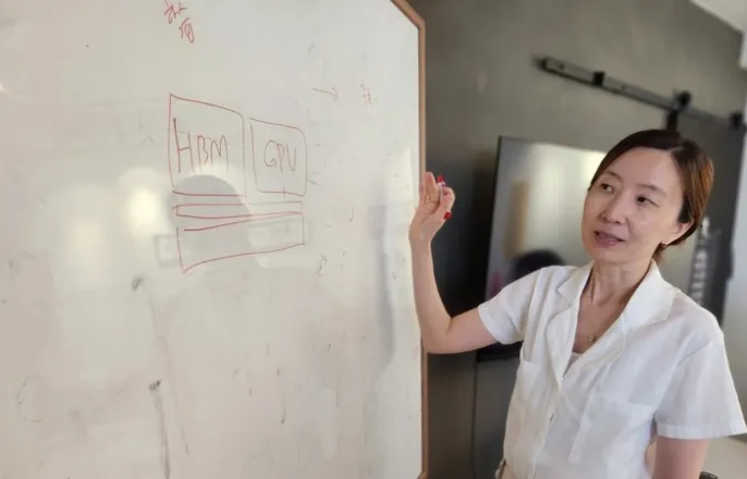 노란 수영복에 섹시한 몸매 어필하는 존예 처자