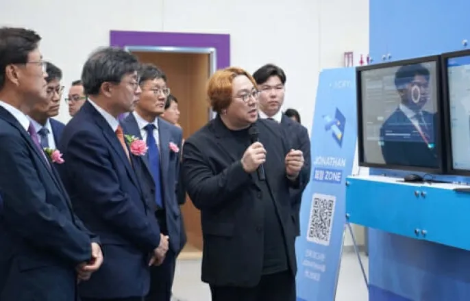 노란 수영복에 섹시한 몸매 어필하는 존예 처자