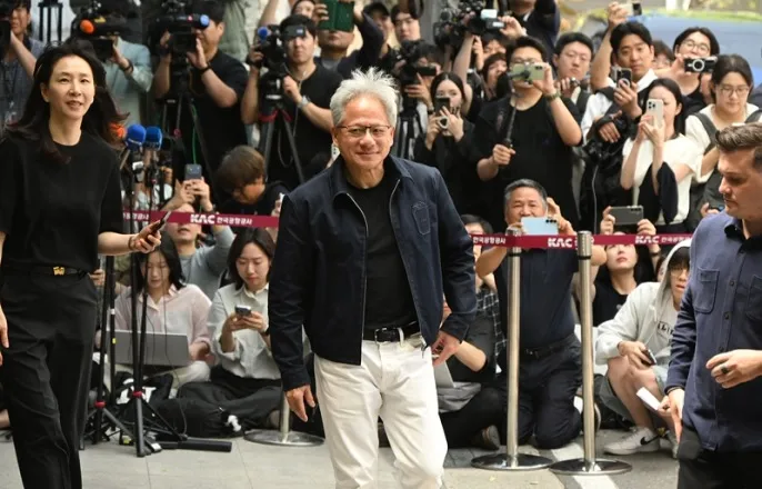 노란 수영복에 섹시한 몸매 어필하는 존예 처자