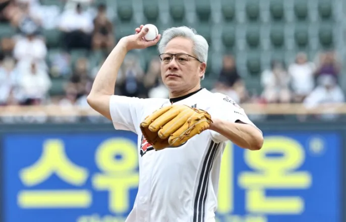 노란 수영복에 섹시한 몸매 어필하는 존예 처자