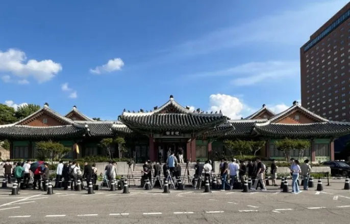 노란 수영복에 섹시한 몸매 어필하는 존예 처자