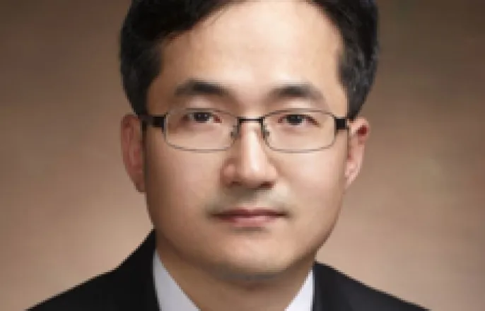 노란 수영복에 섹시한 몸매 어필하는 존예 처자
