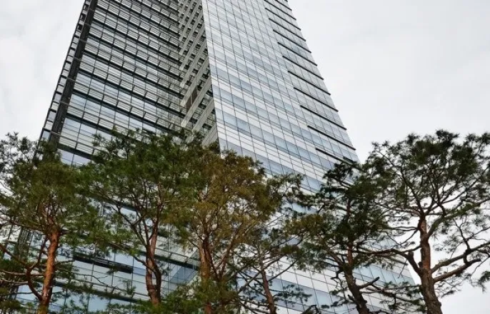 노란 수영복에 섹시한 몸매 어필하는 존예 처자