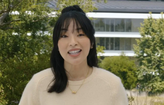 노란 수영복에 섹시한 몸매 어필하는 존예 처자
