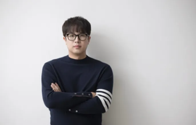 노란 수영복에 섹시한 몸매 어필하는 존예 처자