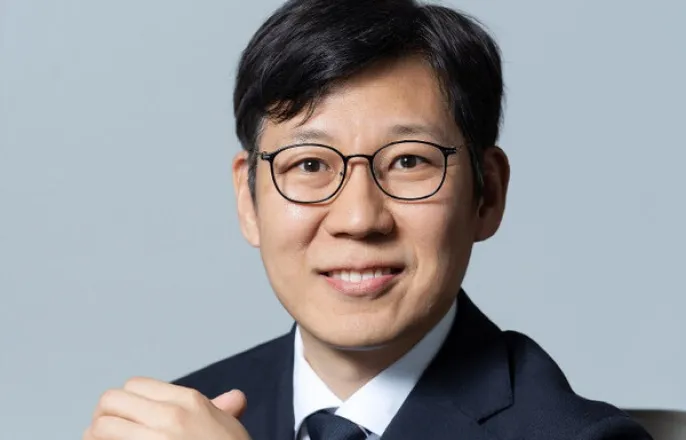 노란 수영복에 섹시한 몸매 어필하는 존예 처자