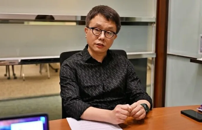 노란 수영복에 섹시한 몸매 어필하는 존예 처자