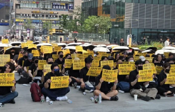 노란 수영복에 섹시한 몸매 어필하는 존예 처자