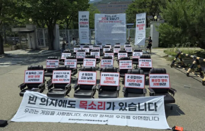 노란 수영복에 섹시한 몸매 어필하는 존예 처자