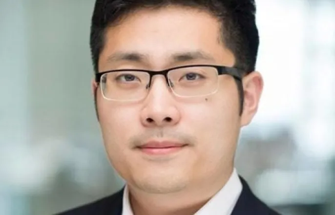 노란 수영복에 섹시한 몸매 어필하는 존예 처자