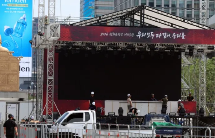 노란 수영복에 섹시한 몸매 어필하는 존예 처자