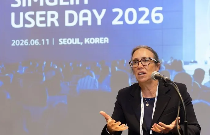 노란 수영복에 섹시한 몸매 어필하는 존예 처자