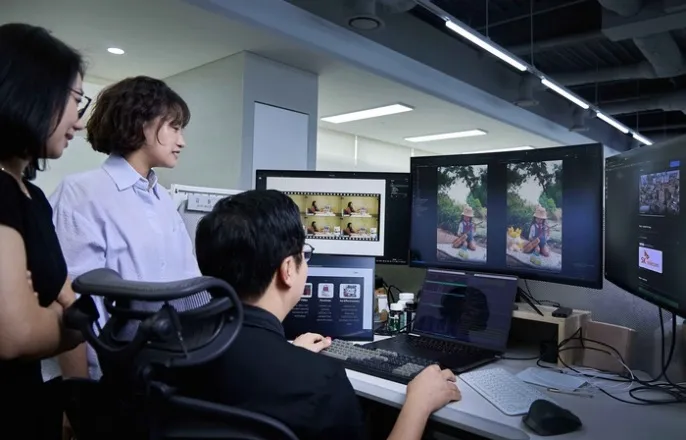 노란 수영복에 섹시한 몸매 어필하는 존예 처자