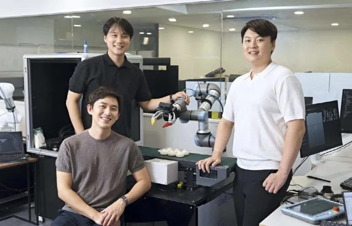 노란 수영복에 섹시한 몸매 어필하는 존예 처자