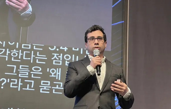 노란 수영복에 섹시한 몸매 어필하는 존예 처자