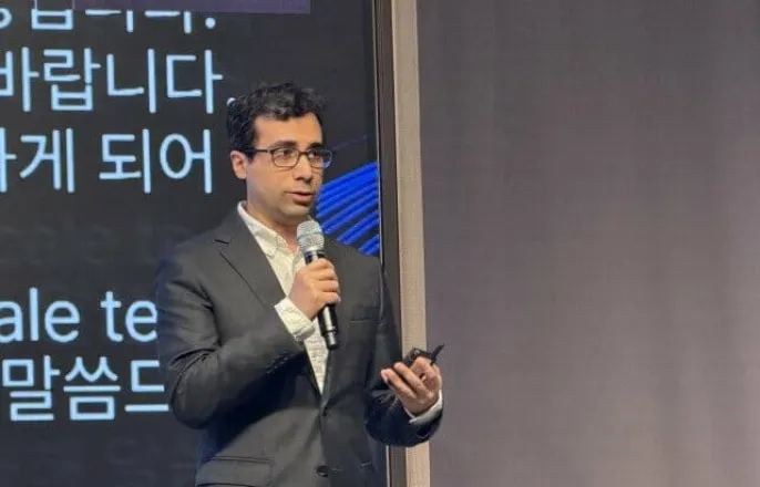 노란 수영복에 섹시한 몸매 어필하는 존예 처자