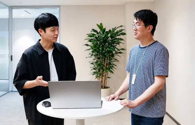 노란 수영복에 섹시한 몸매 어필하는 존예 처자