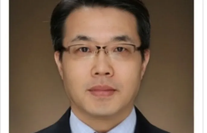 노란 수영복에 섹시한 몸매 어필하는 존예 처자