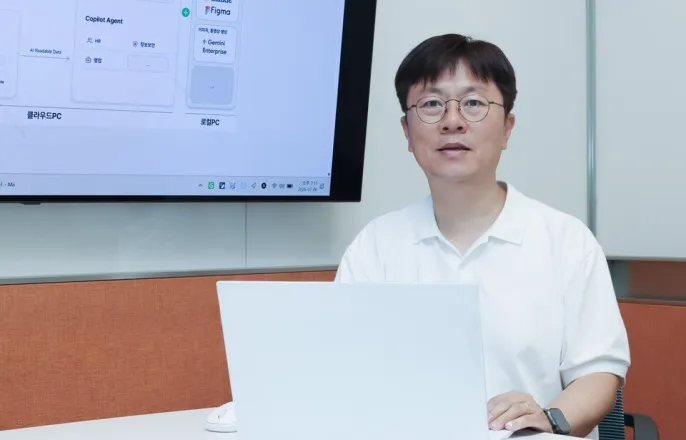 노란 수영복에 섹시한 몸매 어필하는 존예 처자