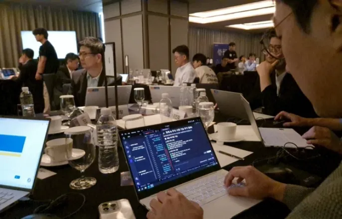 노란 수영복에 섹시한 몸매 어필하는 존예 처자