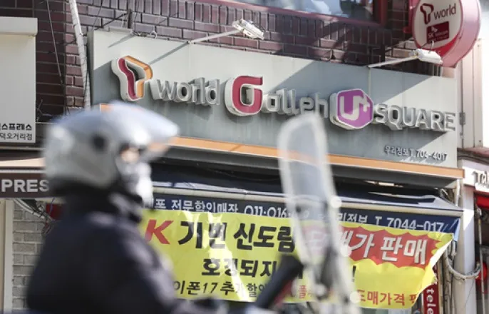 노란 수영복에 섹시한 몸매 어필하는 존예 처자