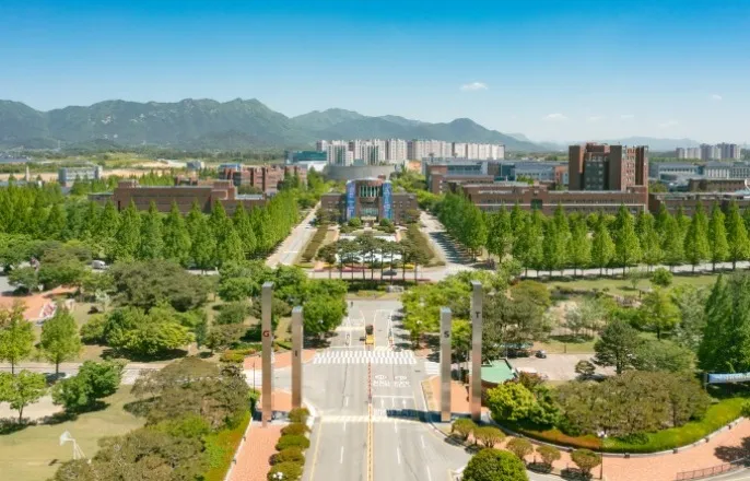 노란 수영복에 섹시한 몸매 어필하는 존예 처자
