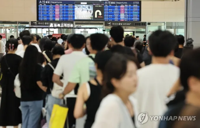 노란 수영복에 섹시한 몸매 어필하는 존예 처자
