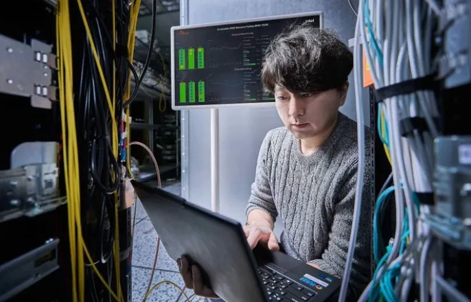 노란 수영복에 섹시한 몸매 어필하는 존예 처자