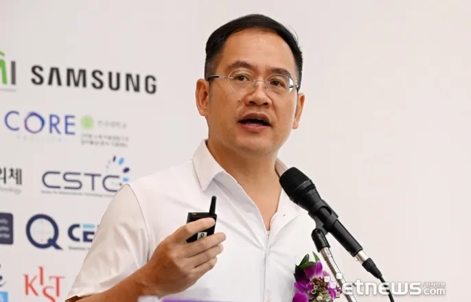 노란 수영복에 섹시한 몸매 어필하는 존예 처자