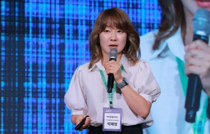 노란 수영복에 섹시한 몸매 어필하는 존예 처자