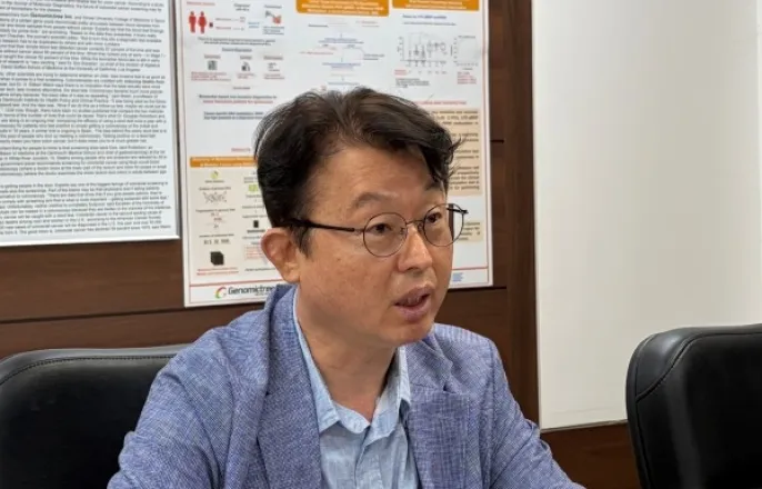 노란 수영복에 섹시한 몸매 어필하는 존예 처자
