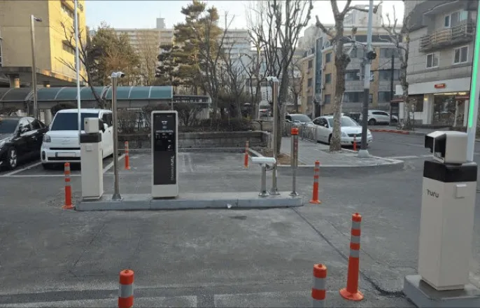 노란 수영복에 섹시한 몸매 어필하는 존예 처자