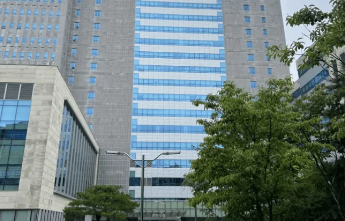 노란 수영복에 섹시한 몸매 어필하는 존예 처자