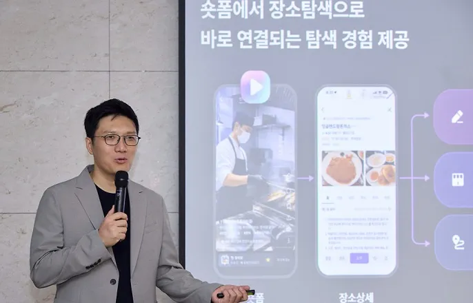 노란 수영복에 섹시한 몸매 어필하는 존예 처자