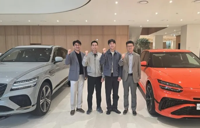노란 수영복에 섹시한 몸매 어필하는 존예 처자