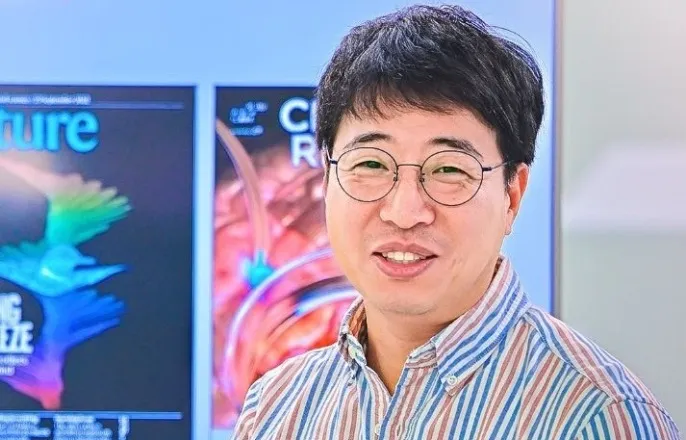 노란 수영복에 섹시한 몸매 어필하는 존예 처자