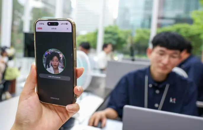 노란 수영복에 섹시한 몸매 어필하는 존예 처자