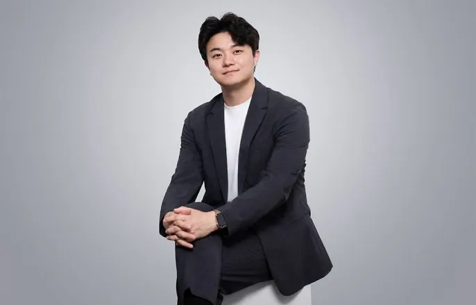 노란 수영복에 섹시한 몸매 어필하는 존예 처자