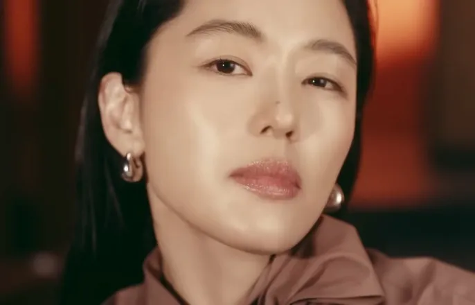 노란 수영복에 섹시한 몸매 어필하는 존예 처자