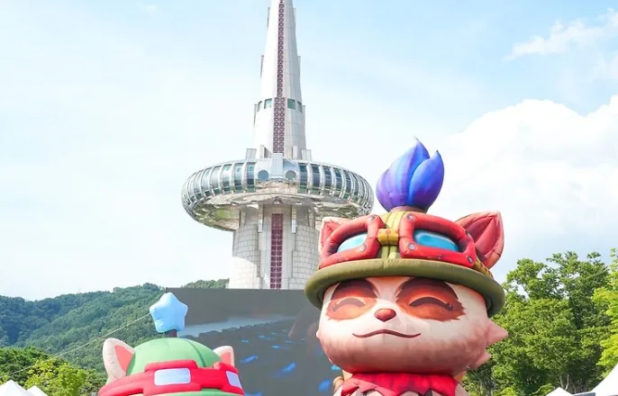 노란 수영복에 섹시한 몸매 어필하는 존예 처자