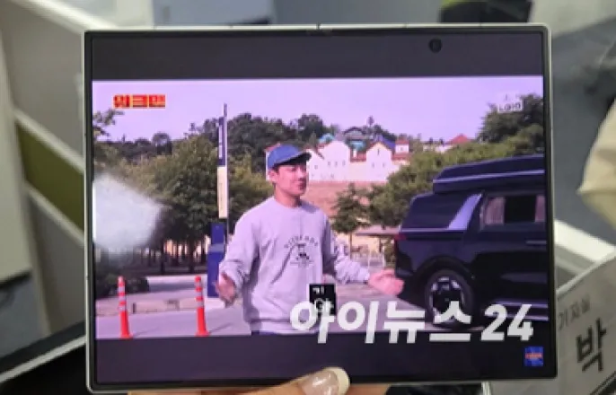 노란 수영복에 섹시한 몸매 어필하는 존예 처자
