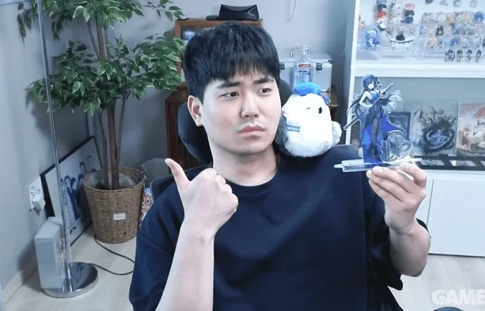 노란 수영복에 섹시한 몸매 어필하는 존예 처자