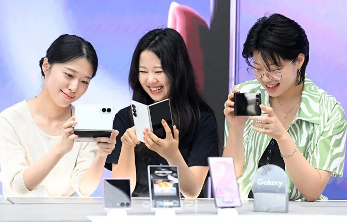노란 수영복에 섹시한 몸매 어필하는 존예 처자